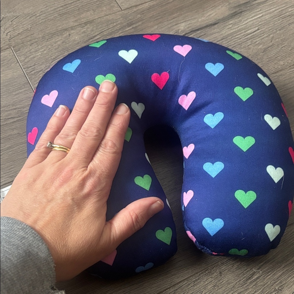 Heart Pattern Travel Neck Pillow - Picture 2 of 3
